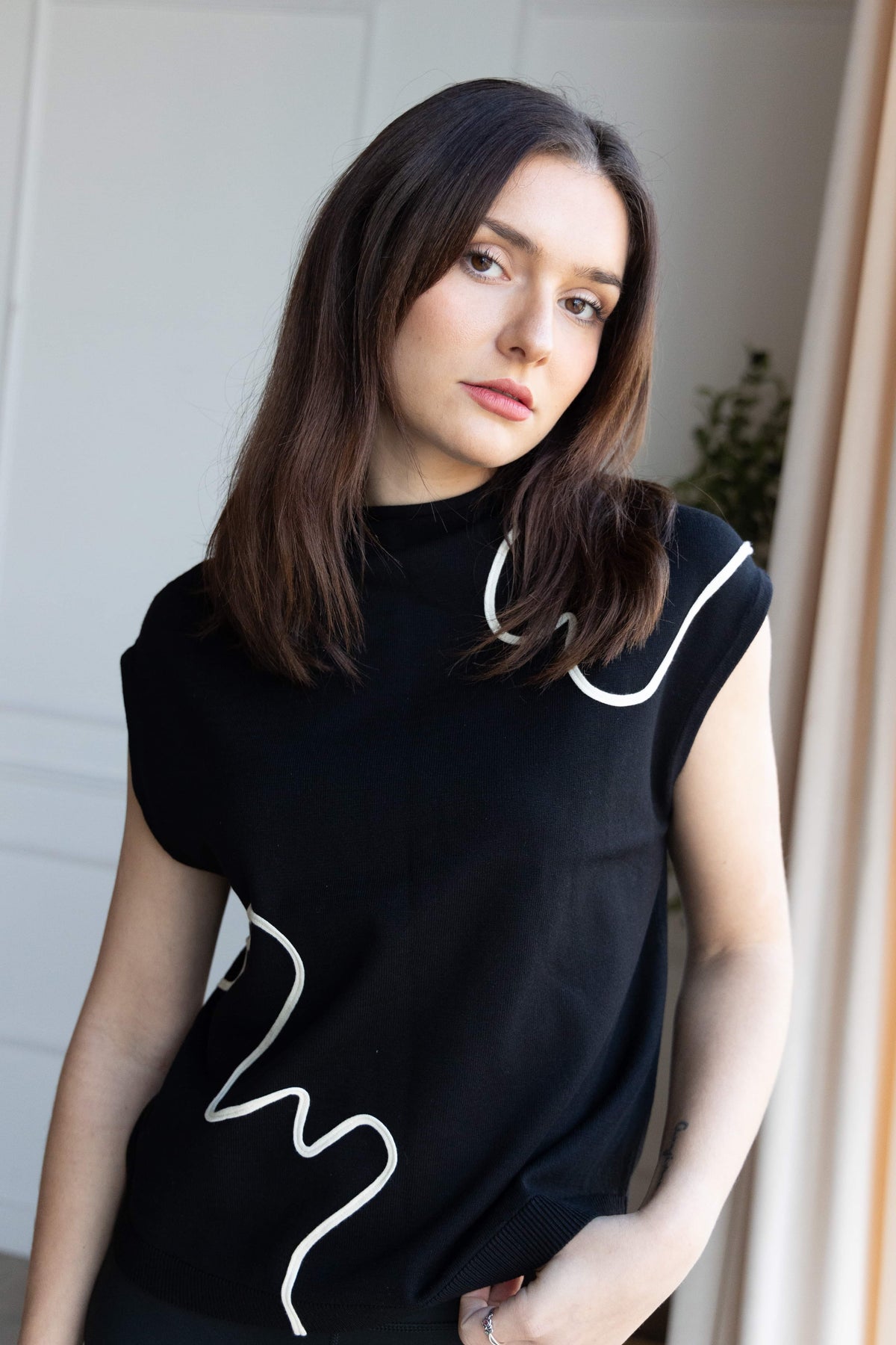 Contour Sweater for Women – Classic Black Style